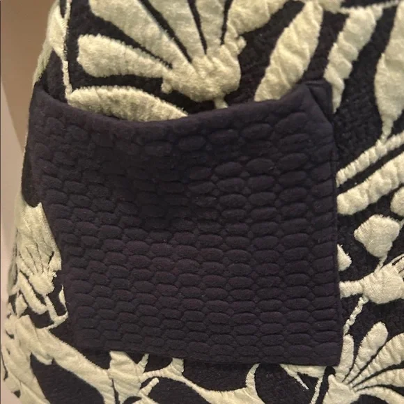 Chalet Women's Top - Picture 3 of 5